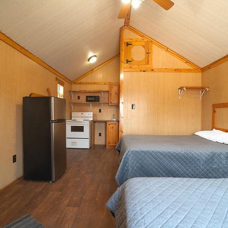 Grand Eagle Ford Lodge & Rv Park Tilden エクステリア 写真