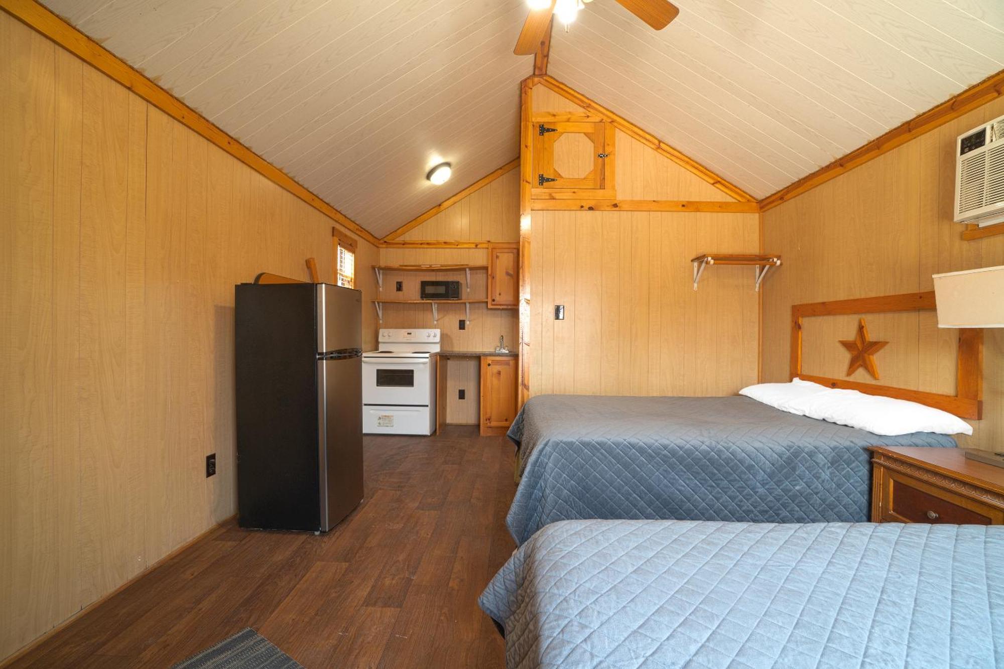 Grand Eagle Ford Lodge & Rv Park Tilden エクステリア 写真