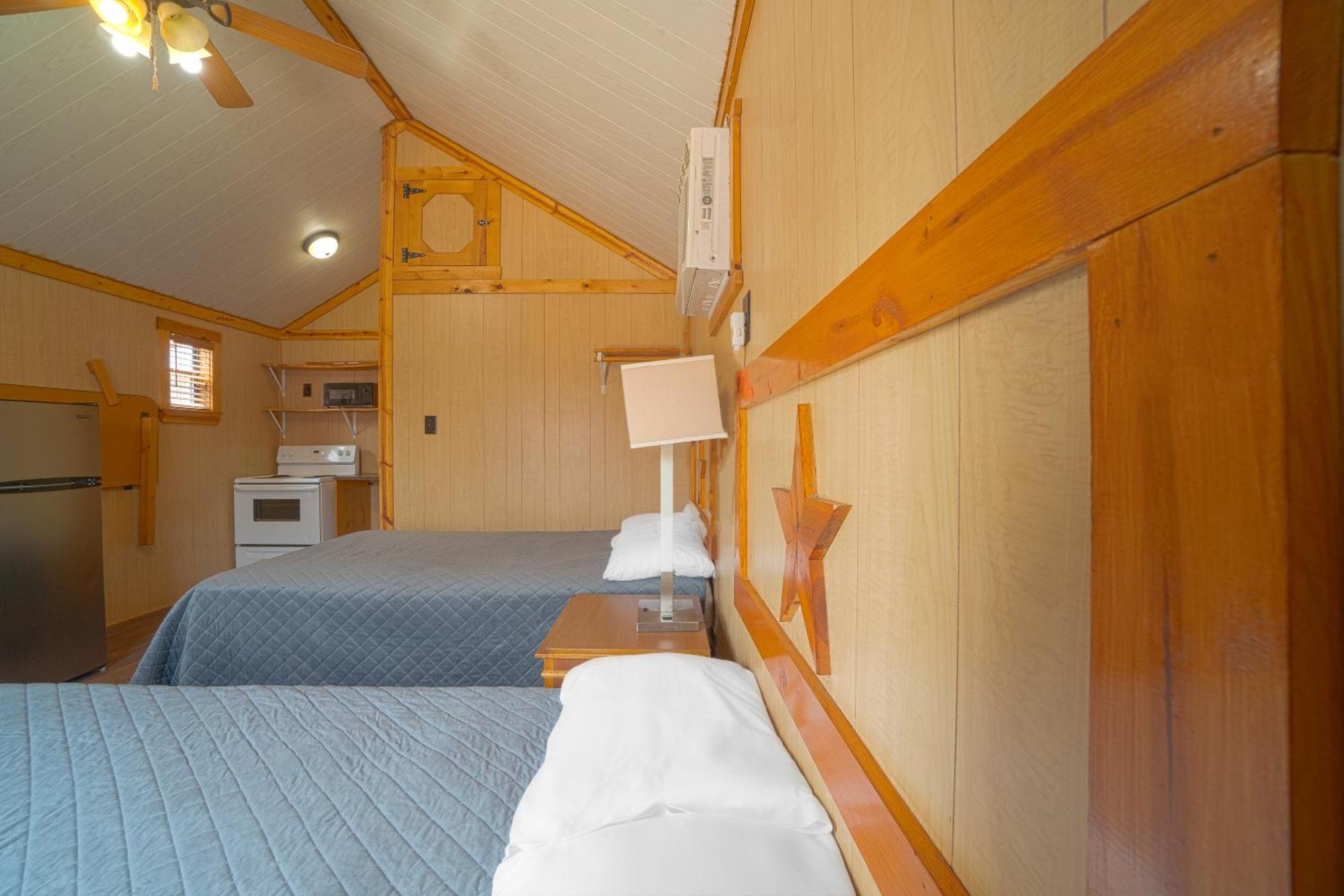Grand Eagle Ford Lodge & Rv Park Tilden エクステリア 写真