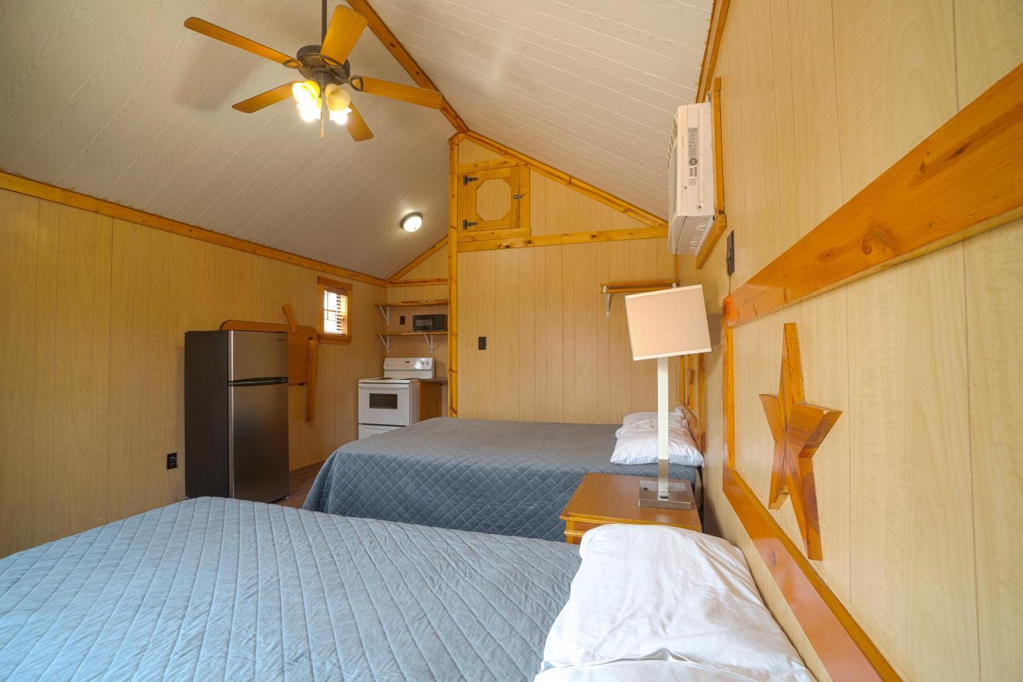 Grand Eagle Ford Lodge & Rv Park Tilden エクステリア 写真