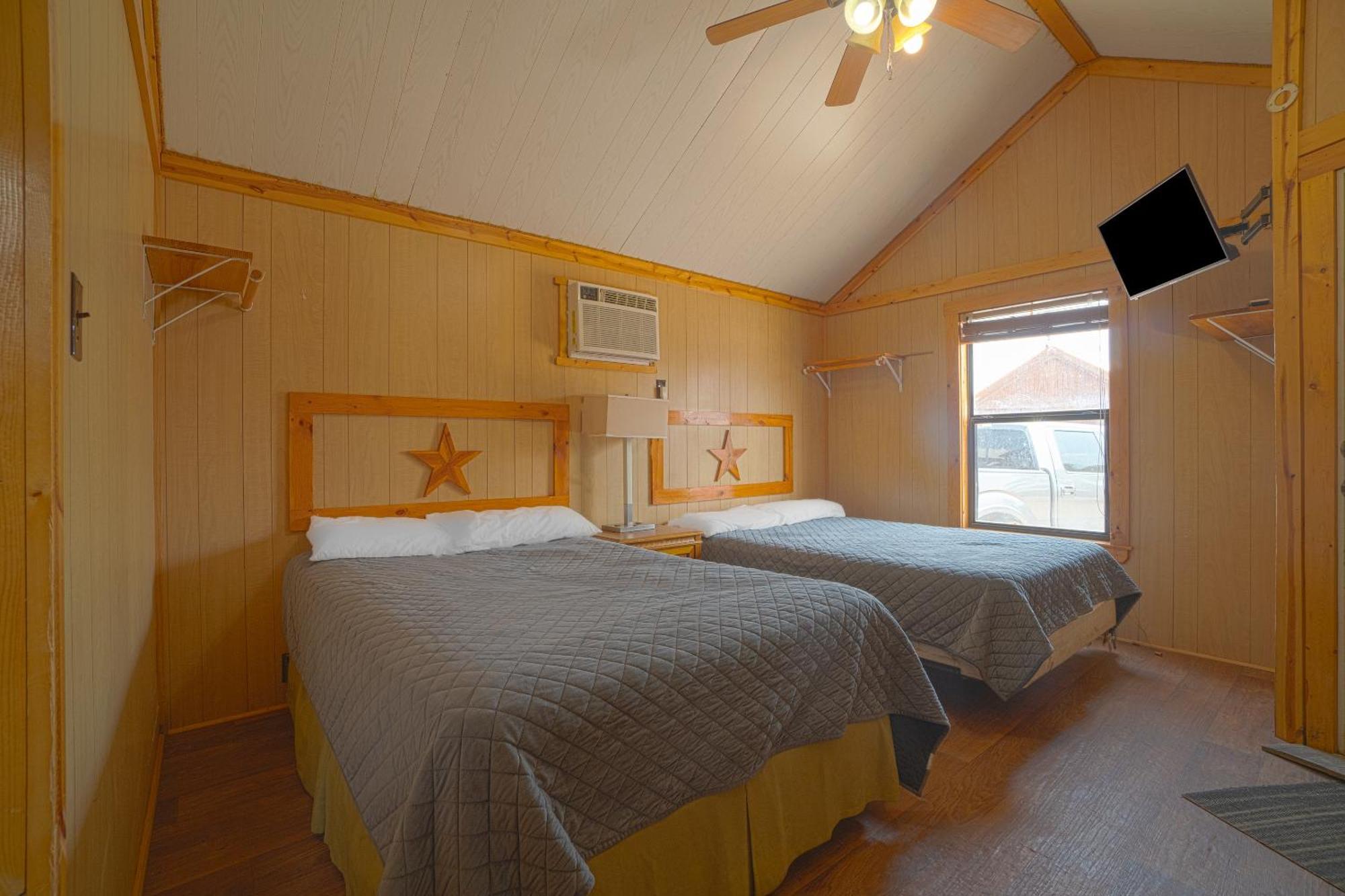 Grand Eagle Ford Lodge & Rv Park Tilden エクステリア 写真