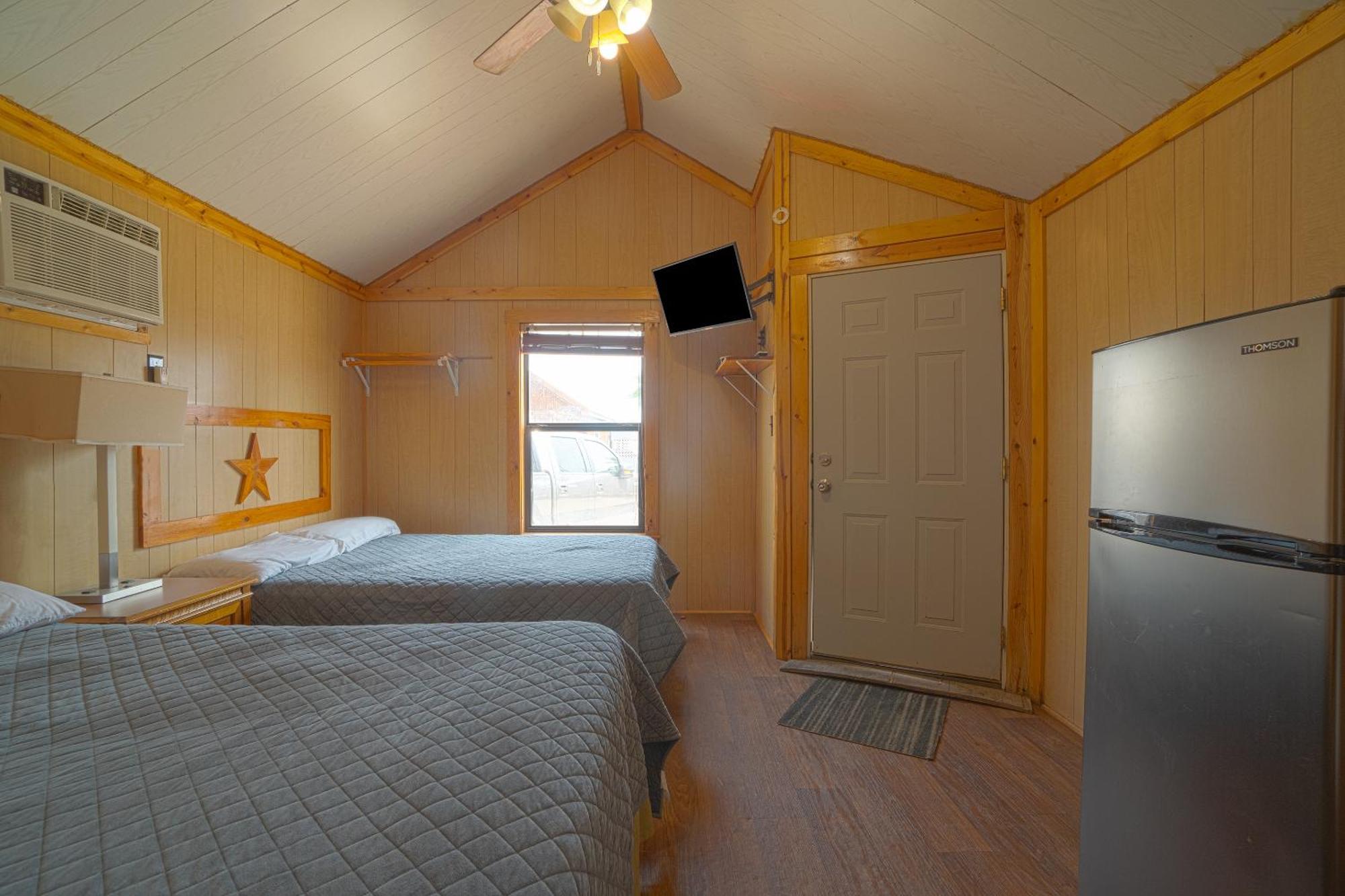 Grand Eagle Ford Lodge & Rv Park Tilden エクステリア 写真