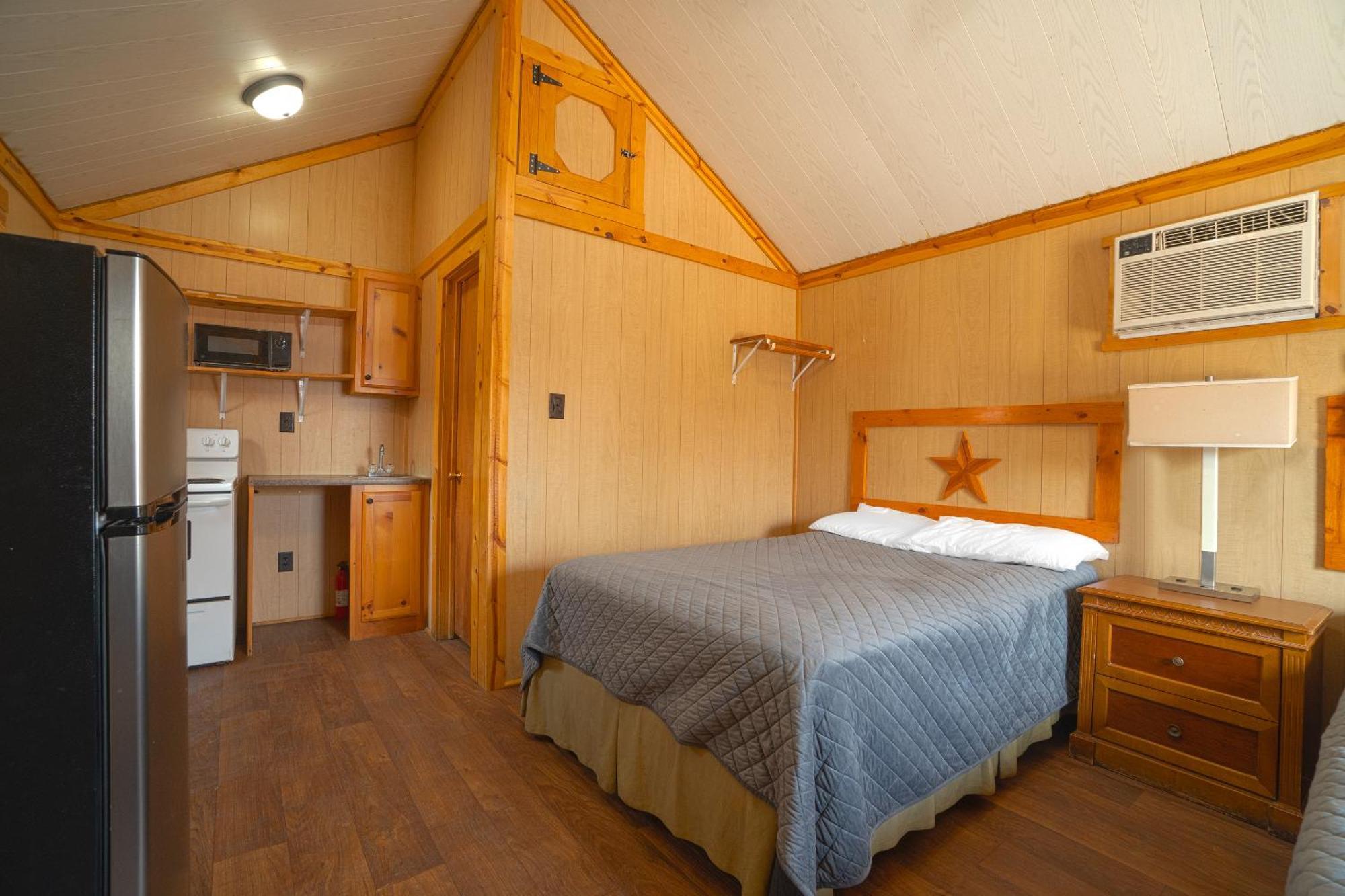 Grand Eagle Ford Lodge & Rv Park Tilden エクステリア 写真