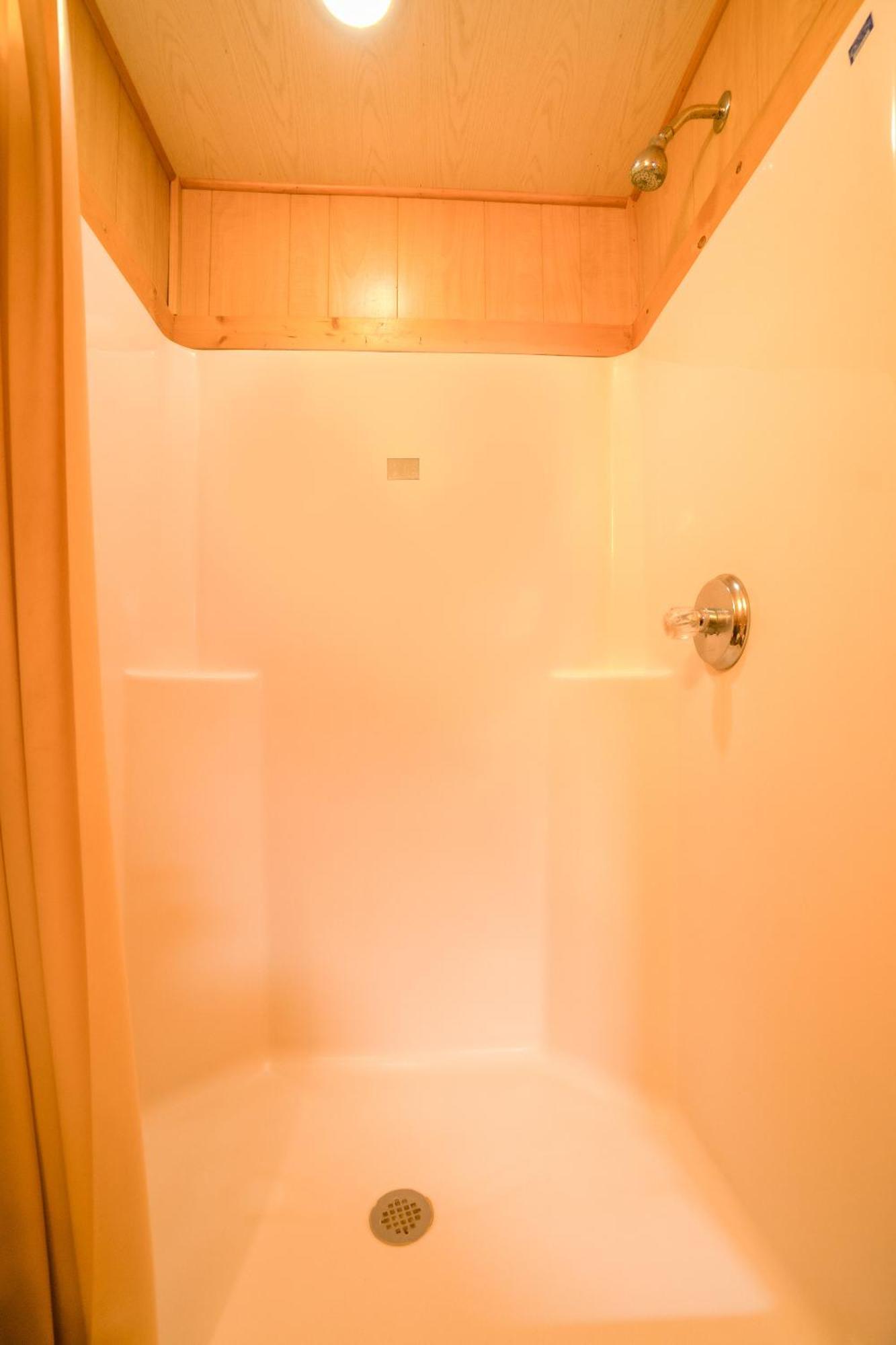 Grand Eagle Ford Lodge & Rv Park Tilden エクステリア 写真