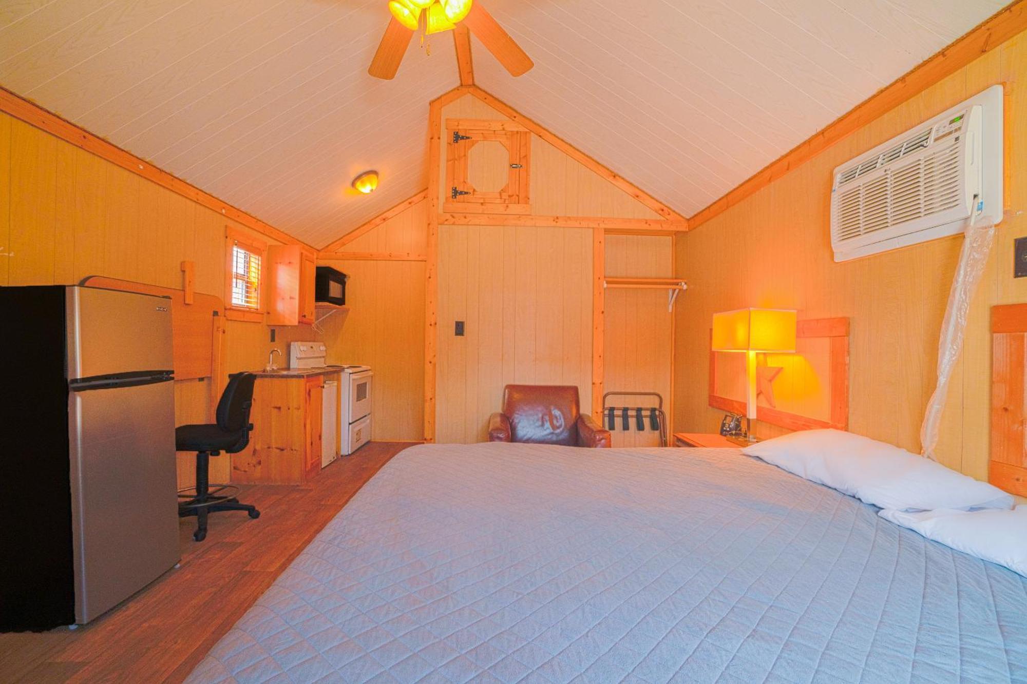 Grand Eagle Ford Lodge & Rv Park Tilden エクステリア 写真