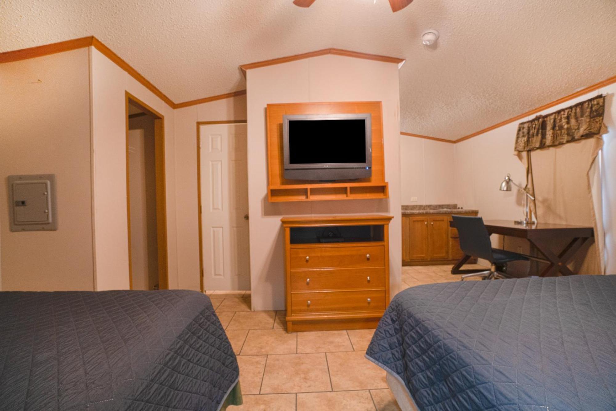 Grand Eagle Ford Lodge & Rv Park Tilden エクステリア 写真