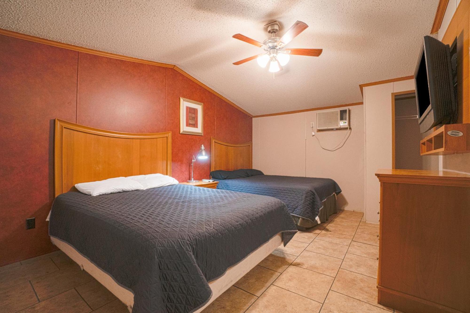 Grand Eagle Ford Lodge & Rv Park Tilden エクステリア 写真