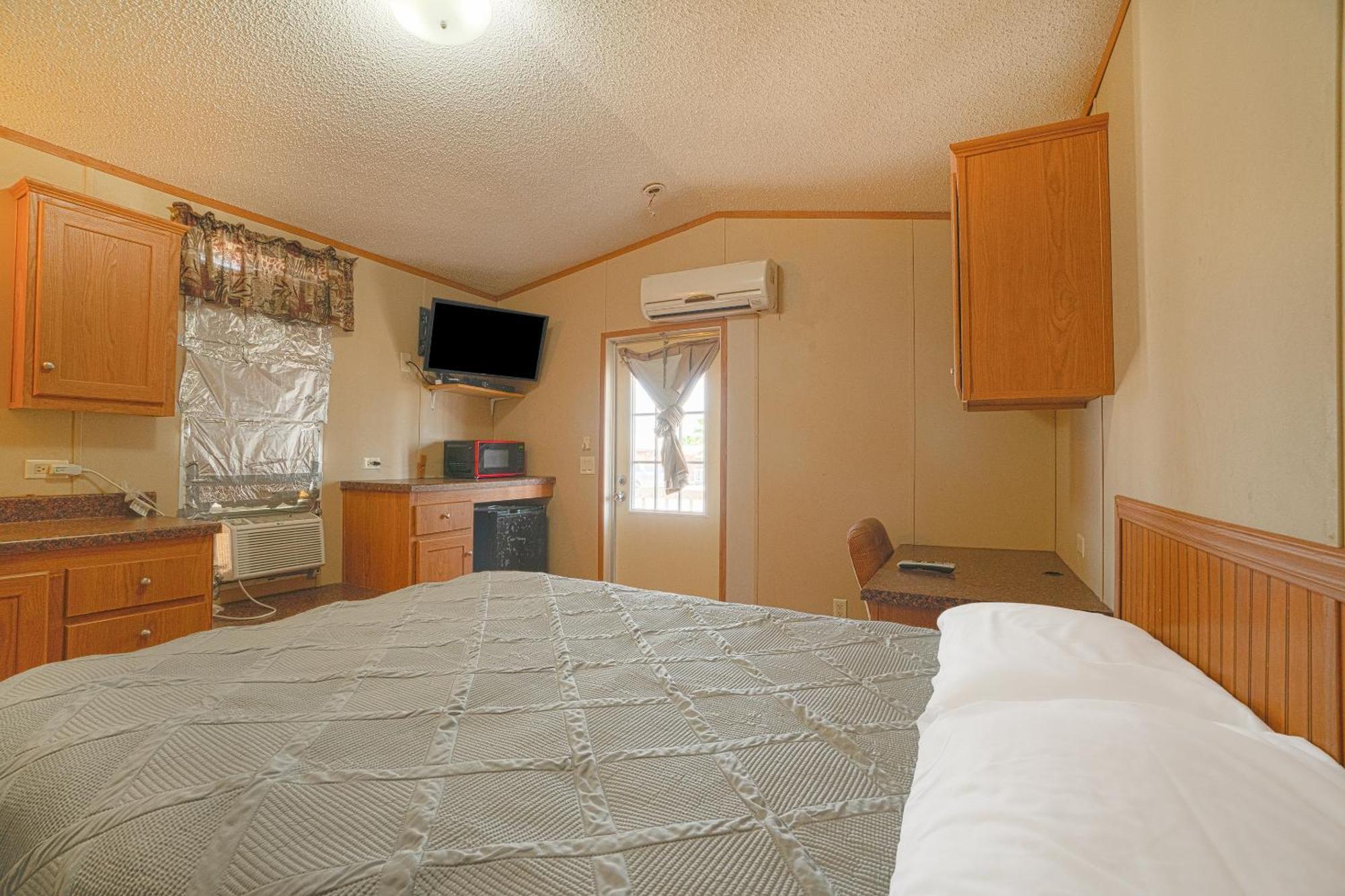 Grand Eagle Ford Lodge & Rv Park Tilden エクステリア 写真