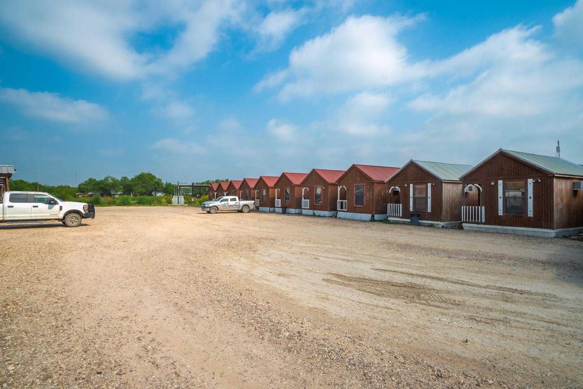 Grand Eagle Ford Lodge & Rv Park Tilden エクステリア 写真