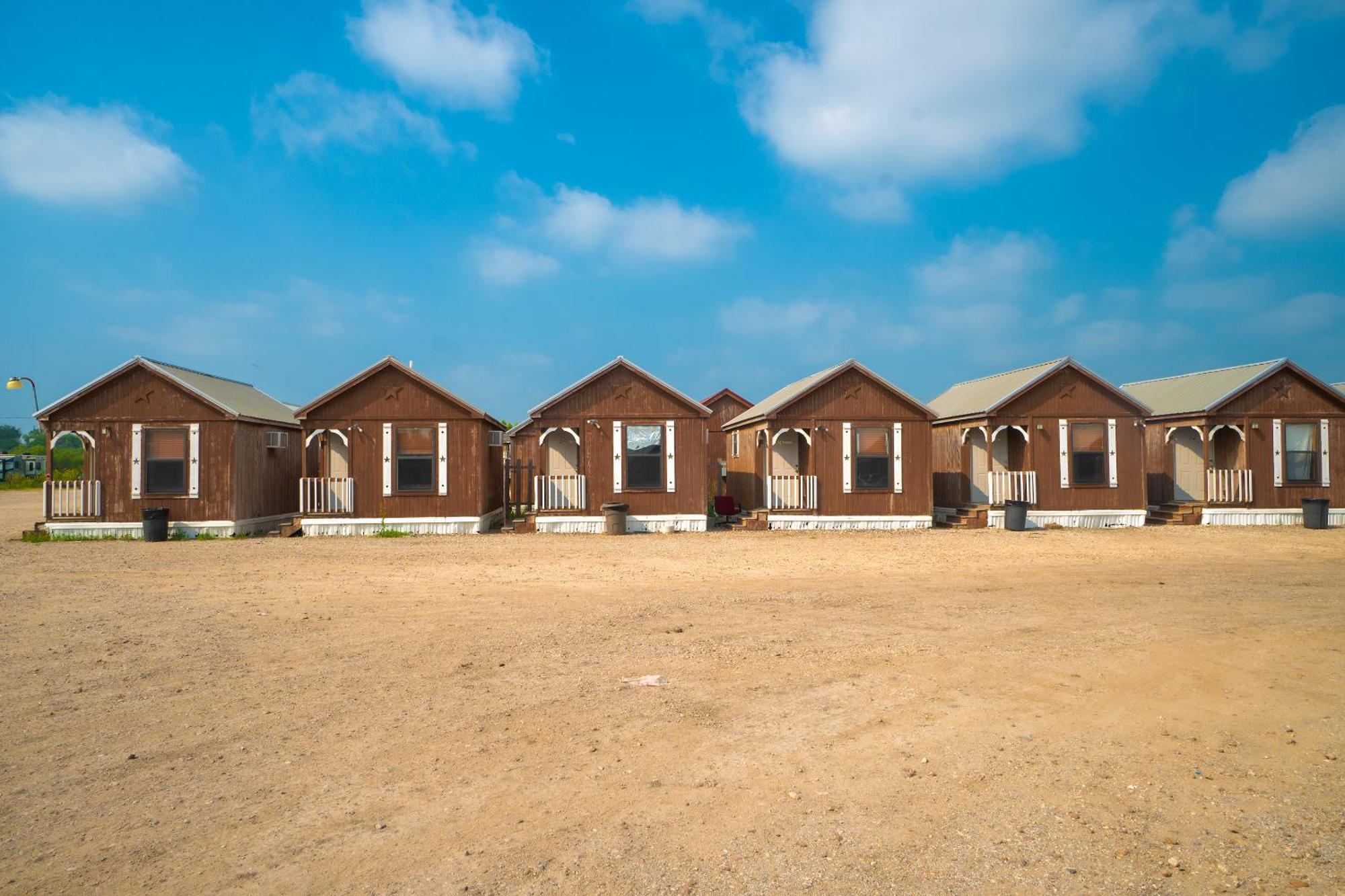 Grand Eagle Ford Lodge & Rv Park Tilden エクステリア 写真